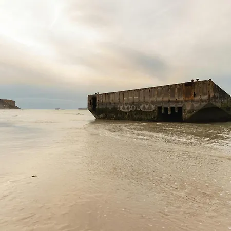 In Near D-day Beaches, Cleaning Included Apartamento